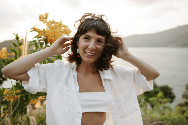 files/retrato-mujer-bonita-sonriendo-camara_197531-33843.avif